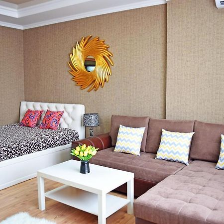 Sunny Apartment With Mountain View Bishkek Ngoại thất bức ảnh