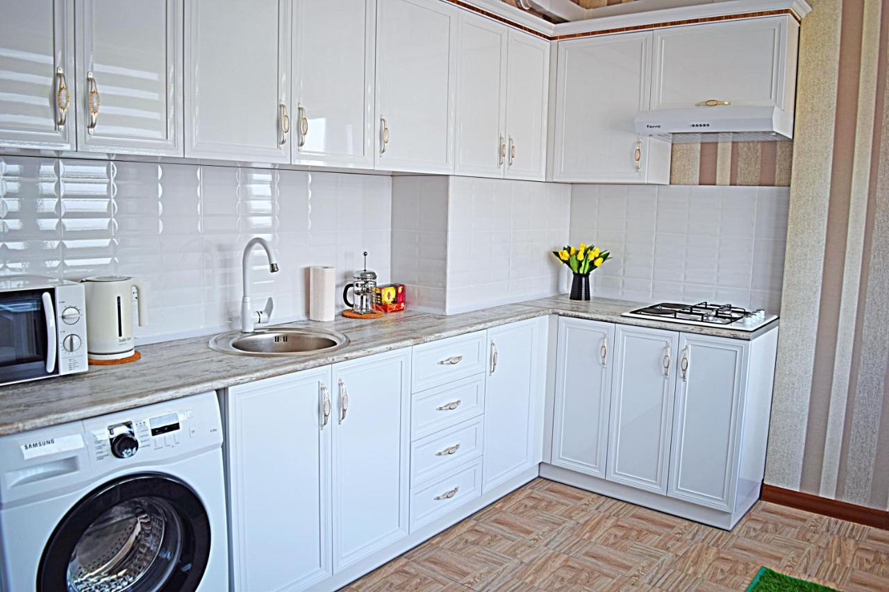 Sunny Apartment With Mountain View Bishkek Ngoại thất bức ảnh